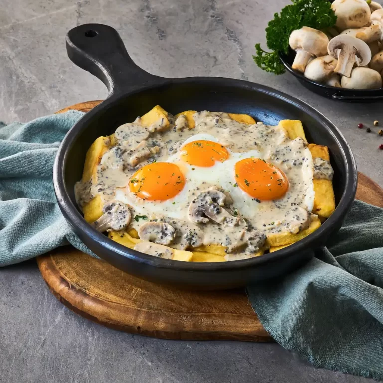 huevos-rotos-oeufs-eggs-champignons-mushrooms-aux-plats-restaurant-espagnol-authentique
